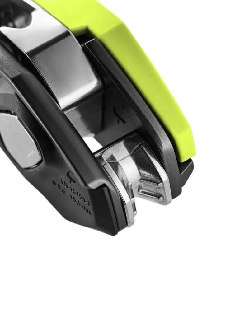 Edelrid Pinch 'grigri stlyle' assisted braking belay device - close up of rope channel - The Climbing Shop