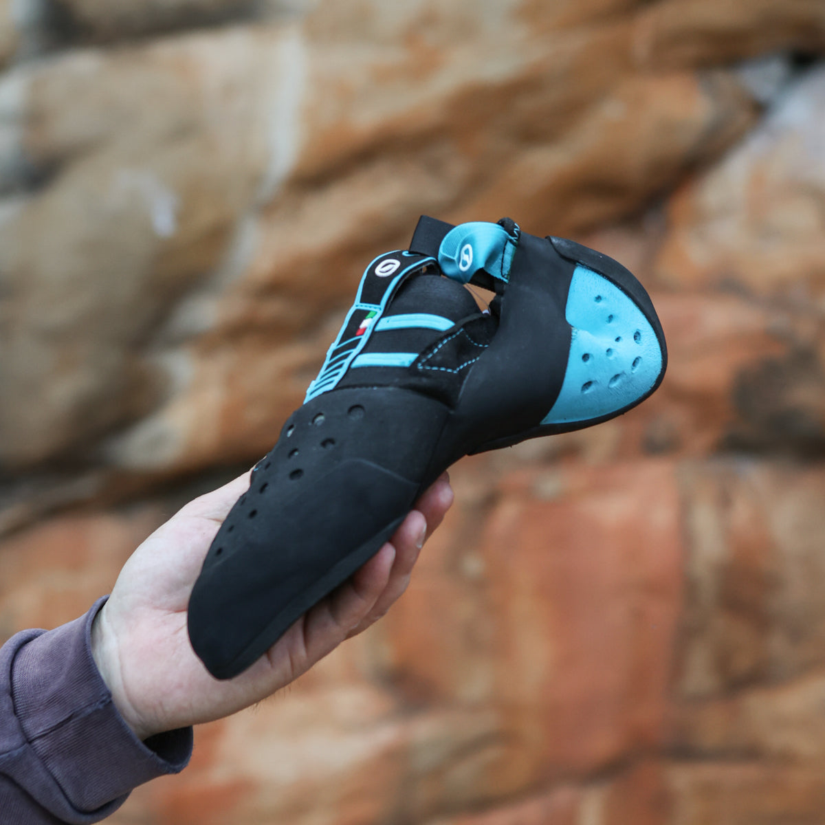 Scarpa Instinct S climbing | bouldering slipper - inside heel view - The Climbing Shop